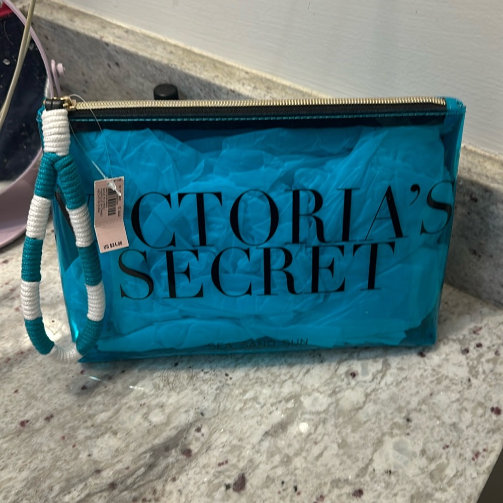 Victoria’s Secret travel bag - Picture 1 of 2